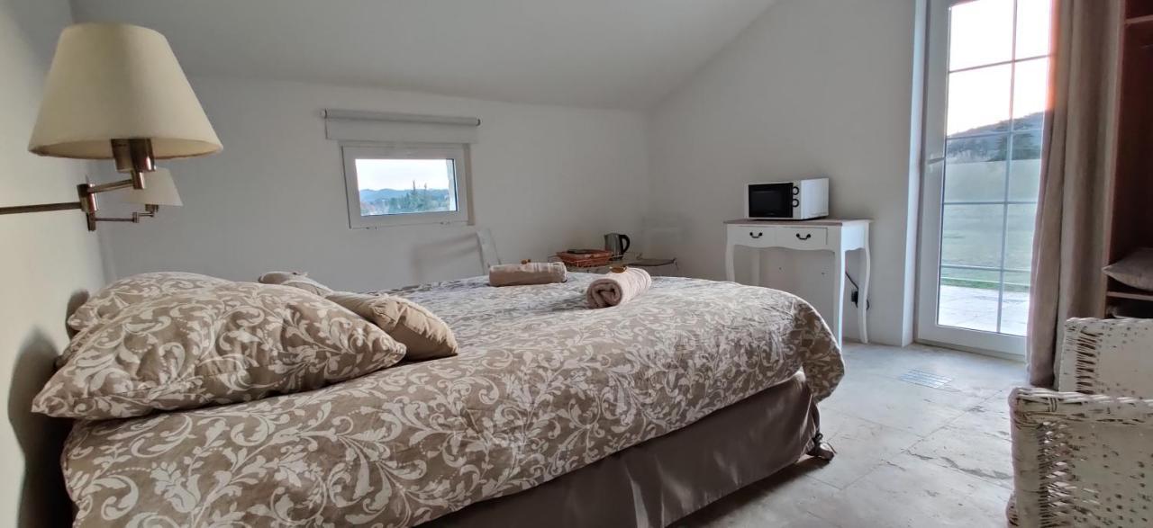 Apartamento Superbe chambre 20 m2, climatisée, parking, jardin, calme, 10 mn pont du Gard #7 Rochefort-du-Gard Exterior foto