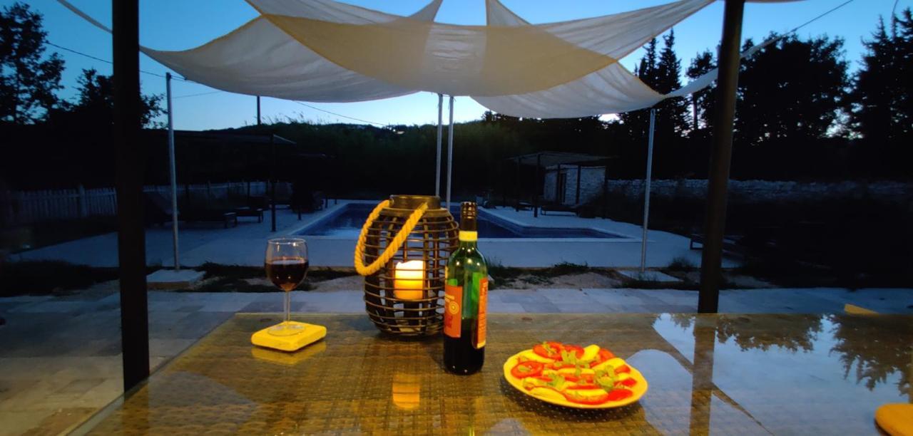 Apartamento Superbe chambre 20 m2, climatisée, parking, jardin, calme, 10 mn pont du Gard #7 Rochefort-du-Gard Exterior foto
