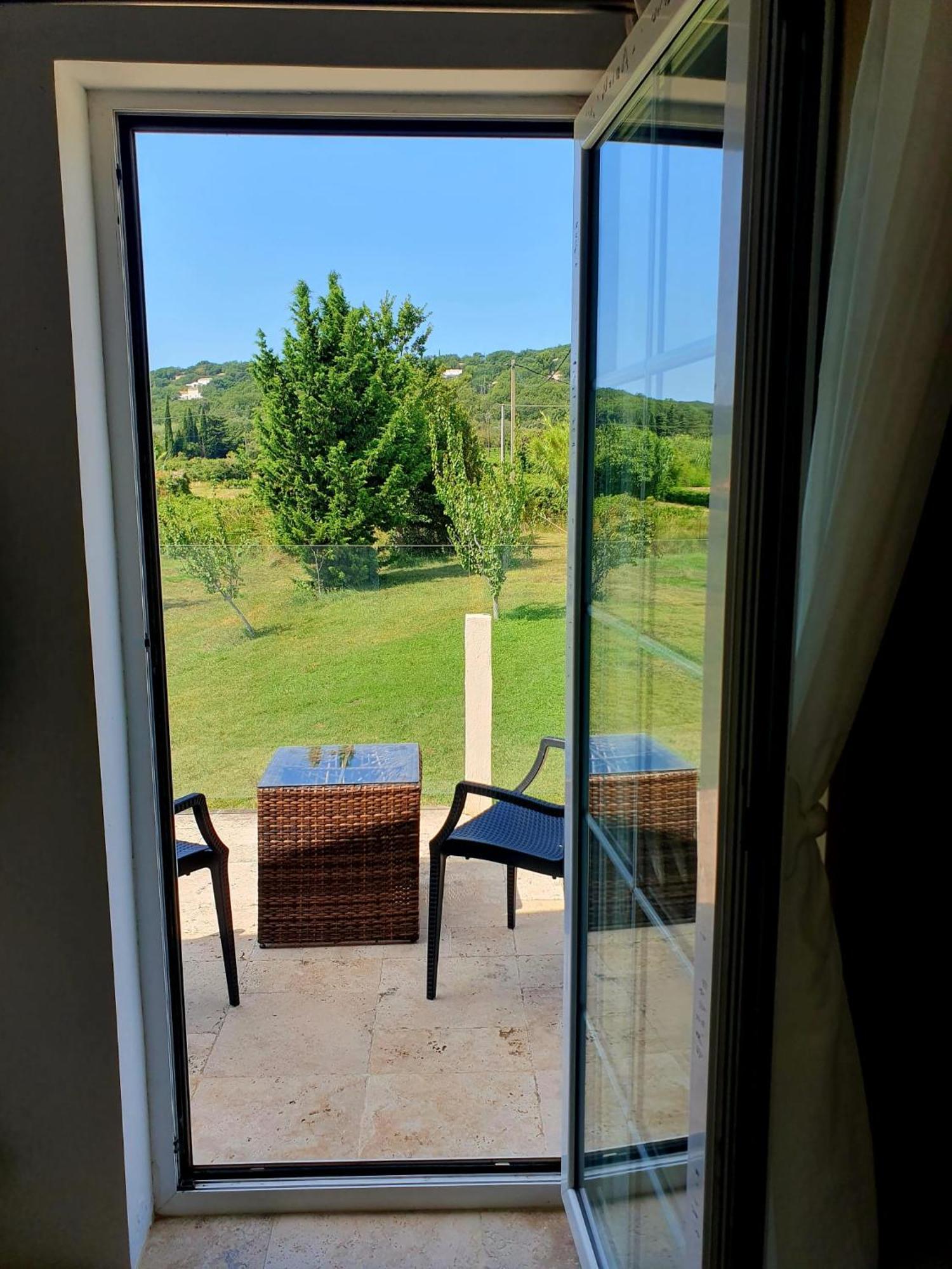 Apartamento Superbe chambre 20 m2, climatisée, parking, jardin, calme, 10 mn pont du Gard #7 Rochefort-du-Gard Exterior foto